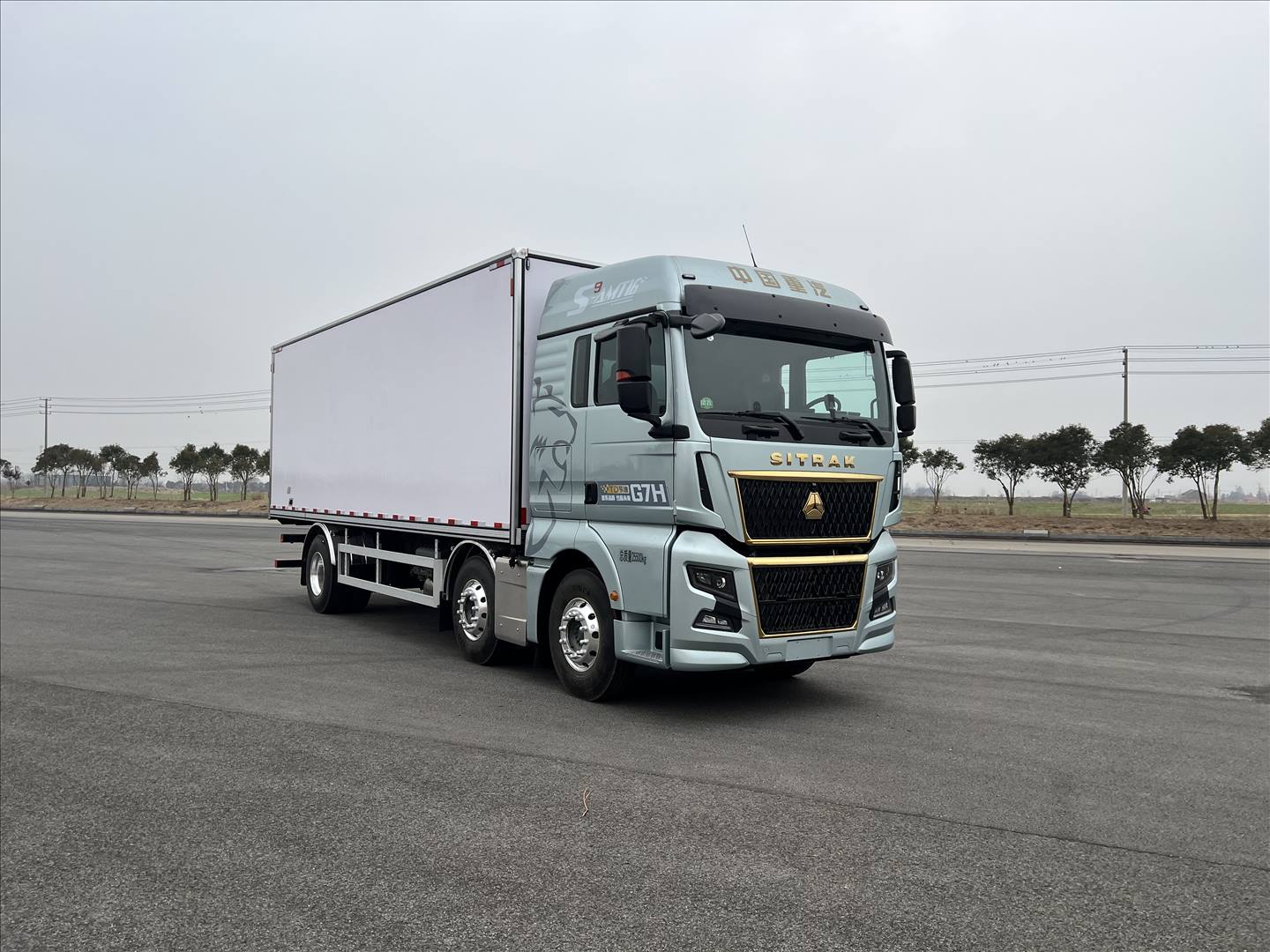 汕德卡牌ZZ5266XXYV56CHF1K廂式運(yùn)輸車公告圖片