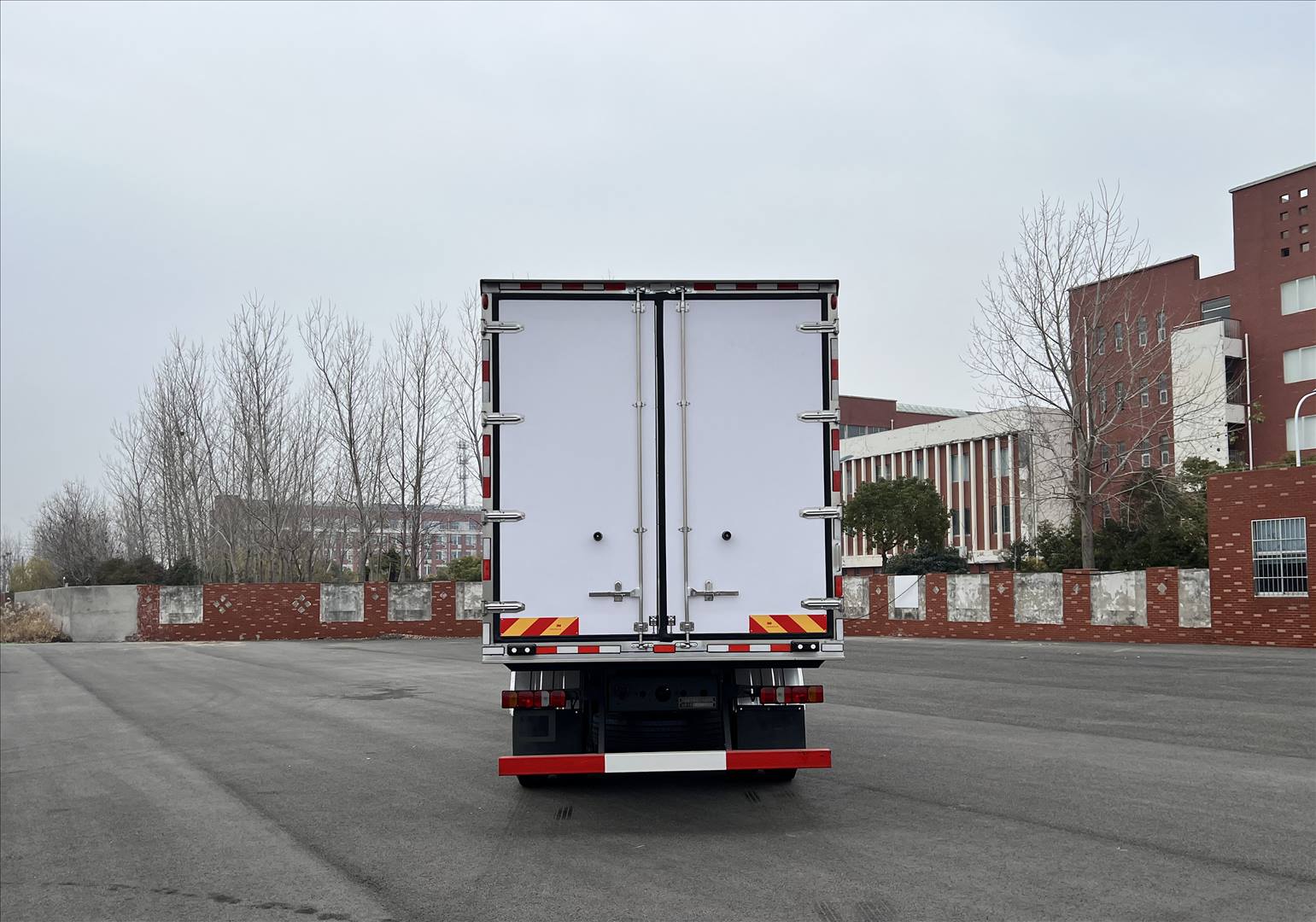 汕德卡牌ZZ5266XXYV56CHF1K廂式運(yùn)輸車公告圖片