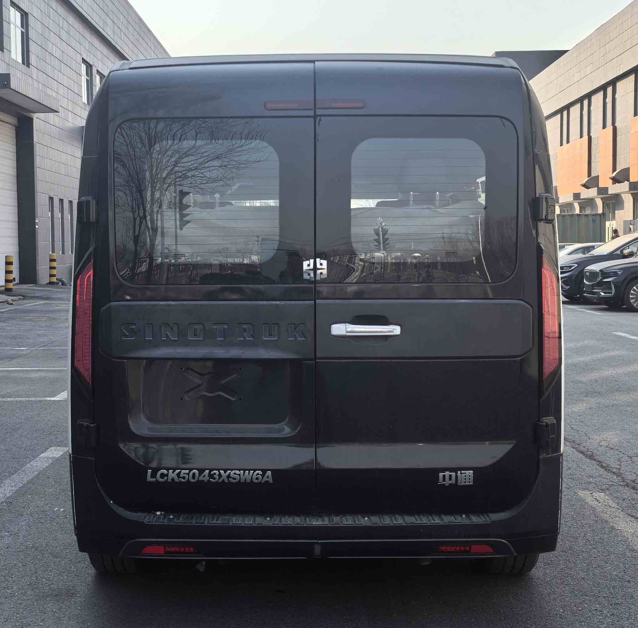 中通牌LCK5043XSW6A商務車公告圖片