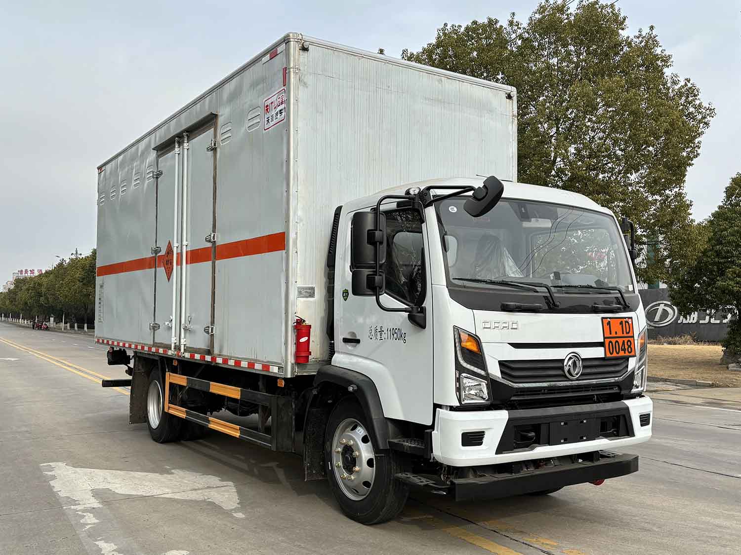 日途牌HTY5126XQYEQ6爆破器材運(yùn)輸車公告圖片