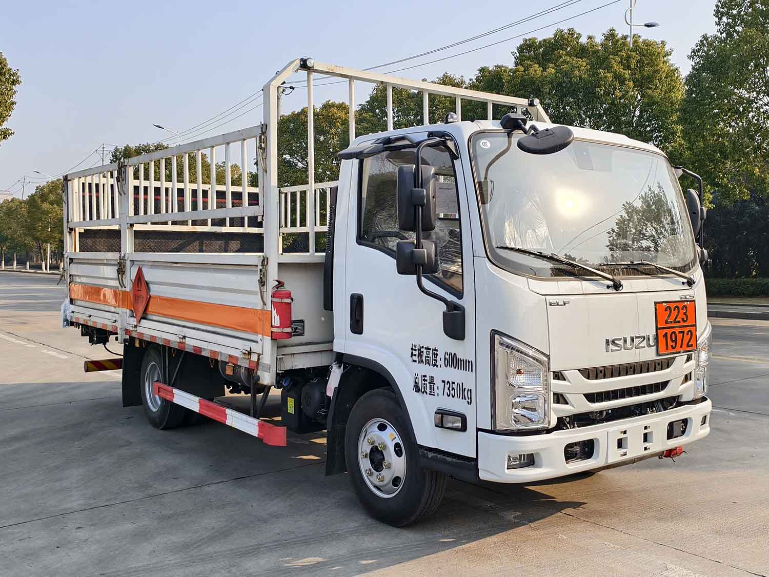 專威牌HTW5070TQPJX6氣瓶運(yùn)輸車公告圖片