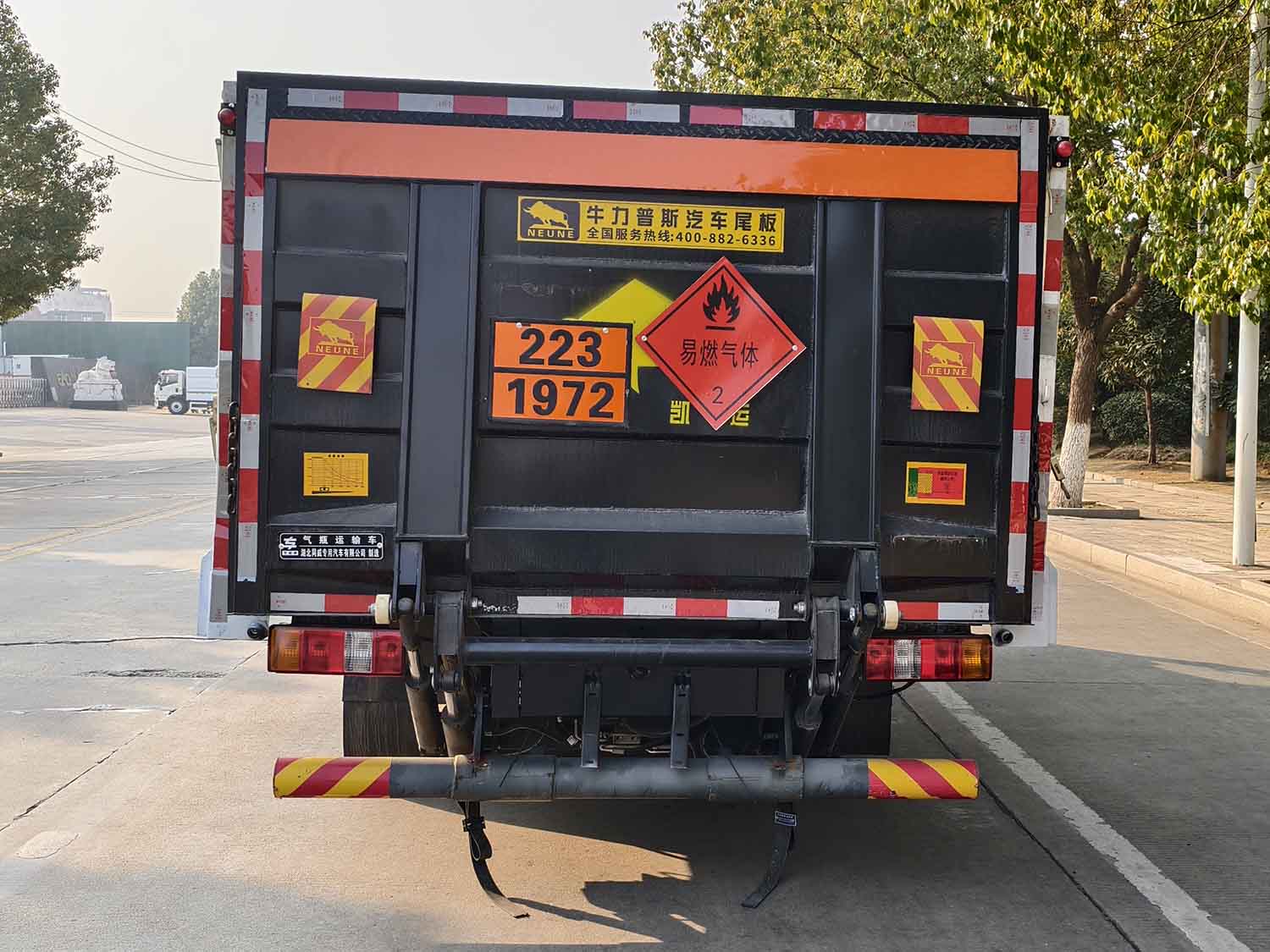 專威牌HTW5070TQPJX6氣瓶運(yùn)輸車公告圖片