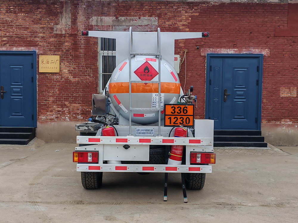 油龍牌YLL5040GRY易燃液體罐式運輸車公告圖片