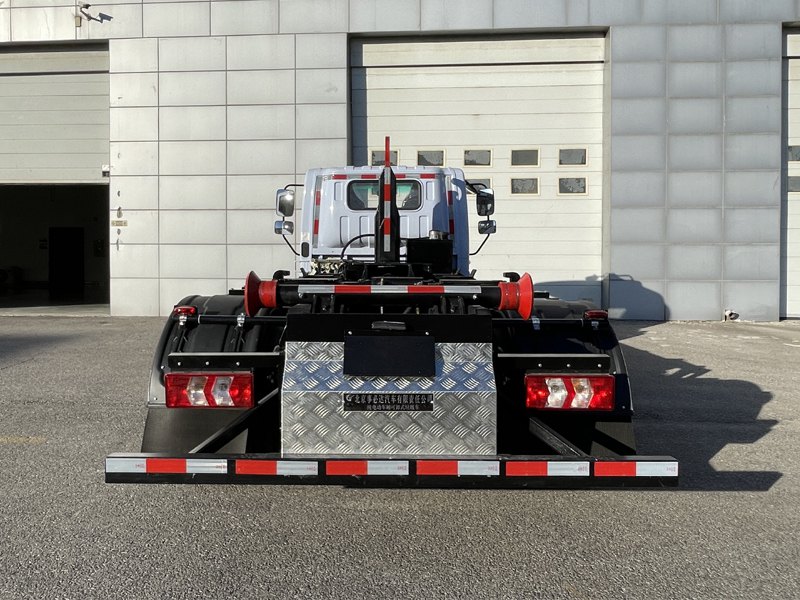 馳遠(yuǎn)牌BSP5121ZXXBEV純電動(dòng)車廂可卸式垃圾車公告圖片