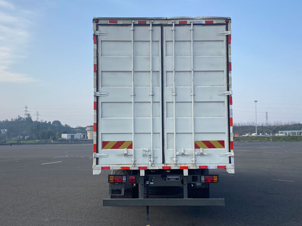 豪沃牌ZZ5184XXYK7117Z1BEV純電動(dòng)廂式貨車(chē)公告圖片