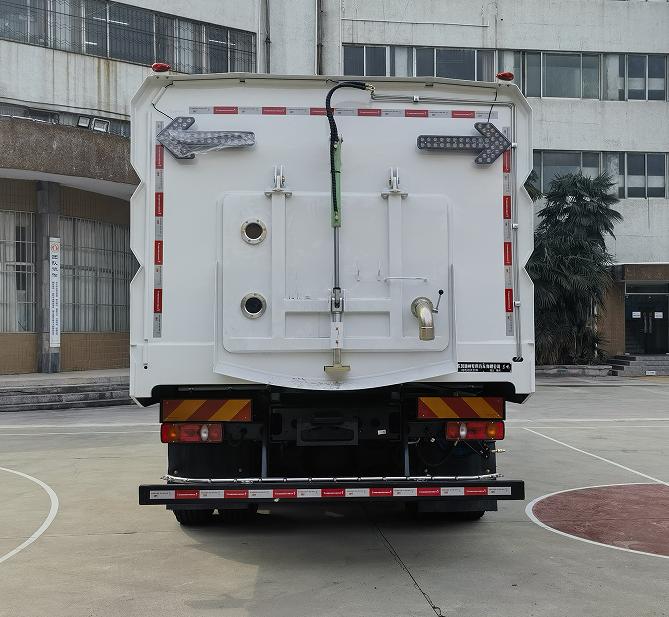 東風(fēng)牌DFZ5180TXSBEV純電動(dòng)洗掃車公告圖片