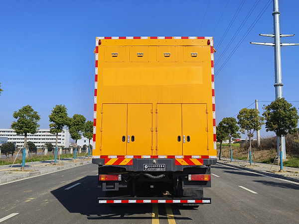 博利牌BLT5160TQXBBEV純電動(dòng)護(hù)欄搶修車公告圖片