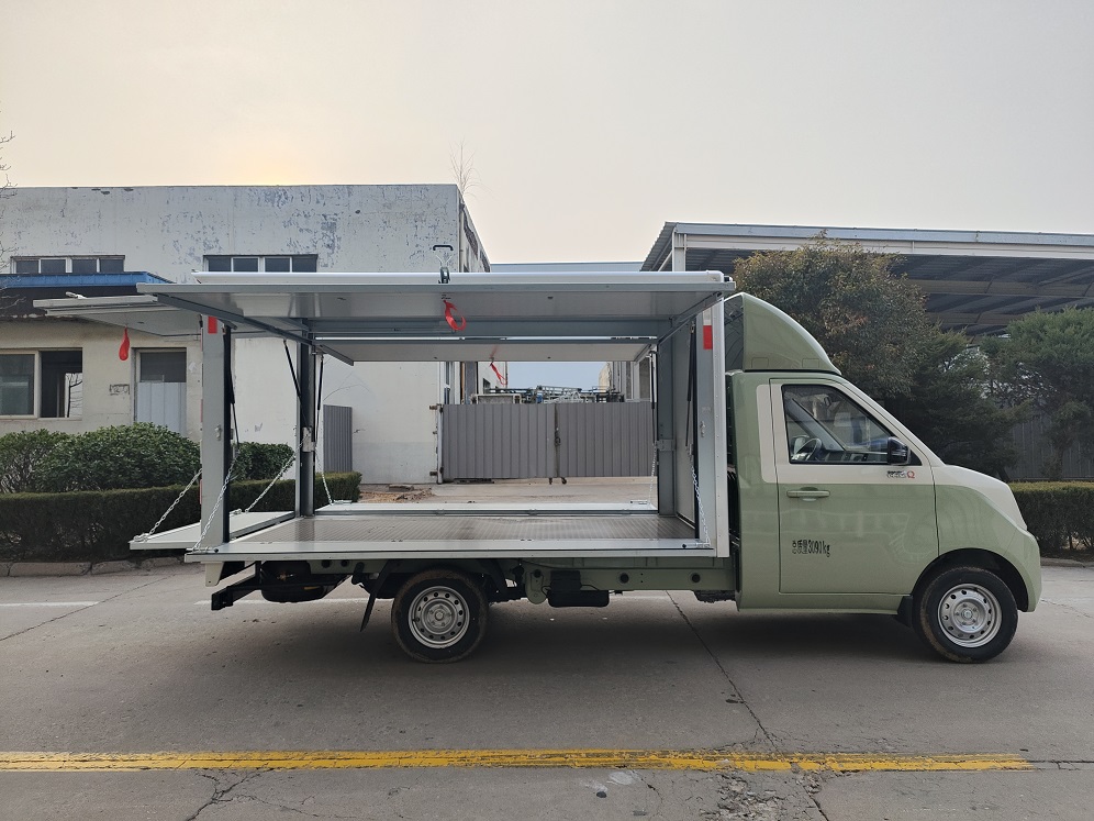 福田牌BJ5030XYK4JC6-70翼開(kāi)啟廂式貨車(chē)公告圖片