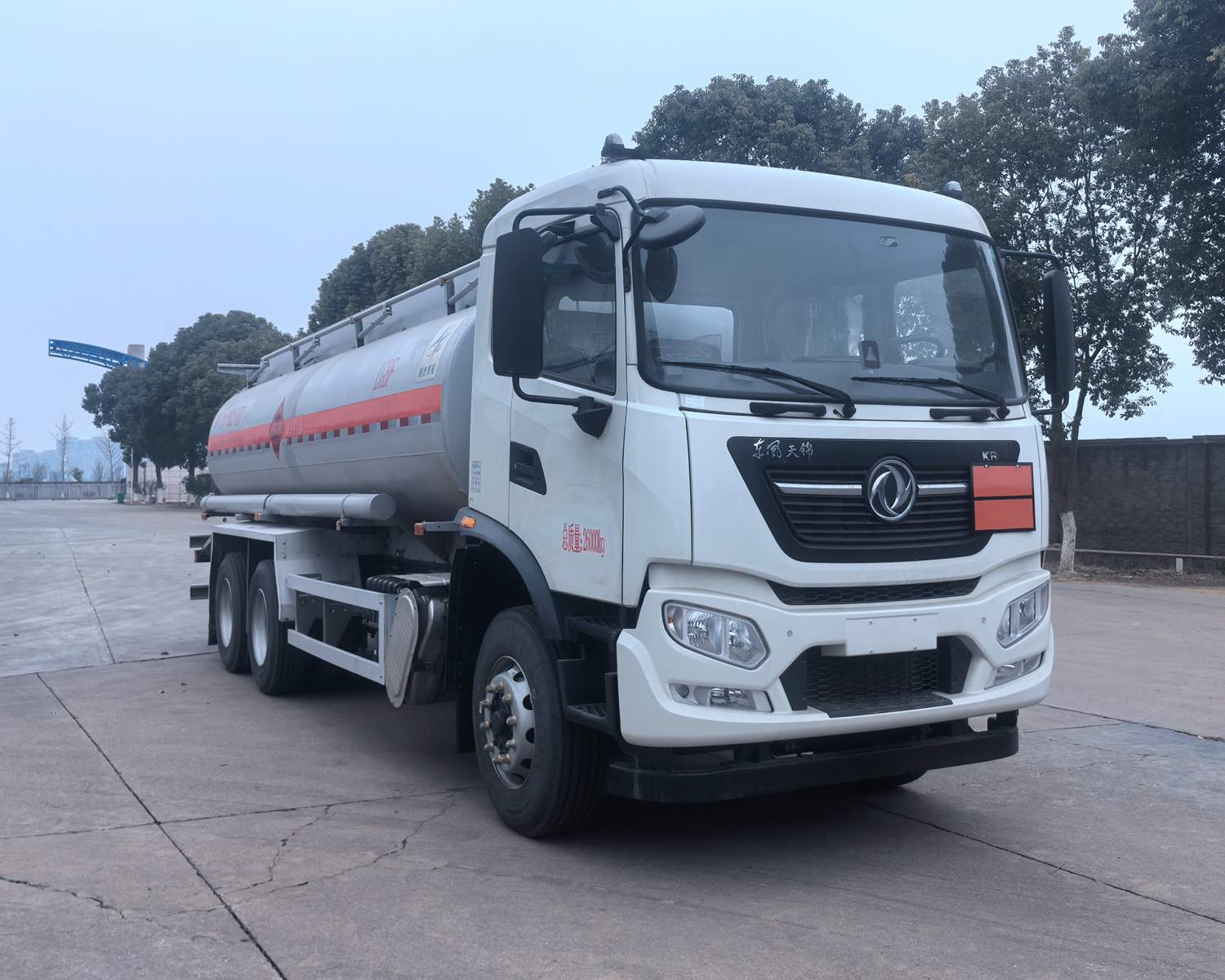 QXC5260GRYD6A型易燃液體罐式運輸車圖片