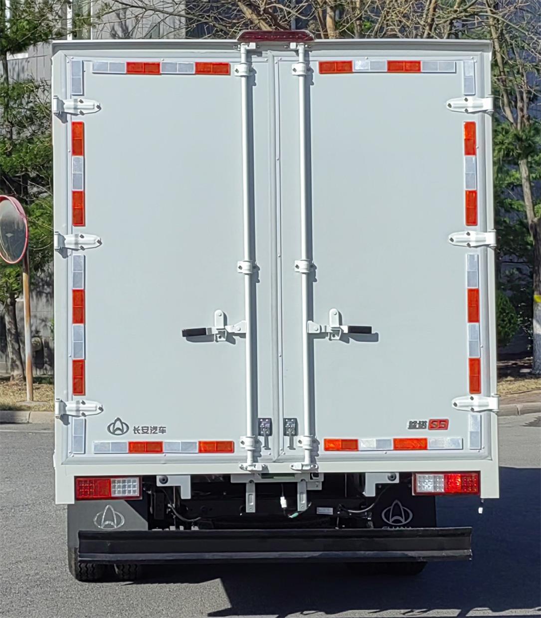 長安牌CKS5032XXYX9RD6B1廂式貨車公告圖片