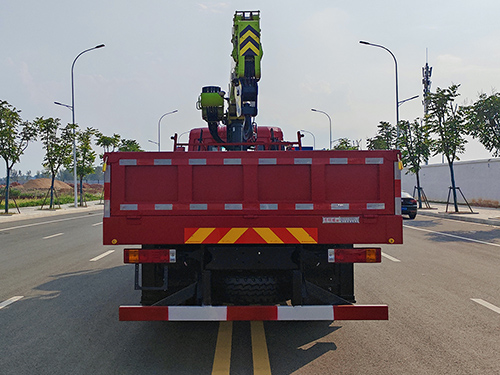 昱明威牌YMW5180JSQS6隨車起重運(yùn)輸車公告圖片