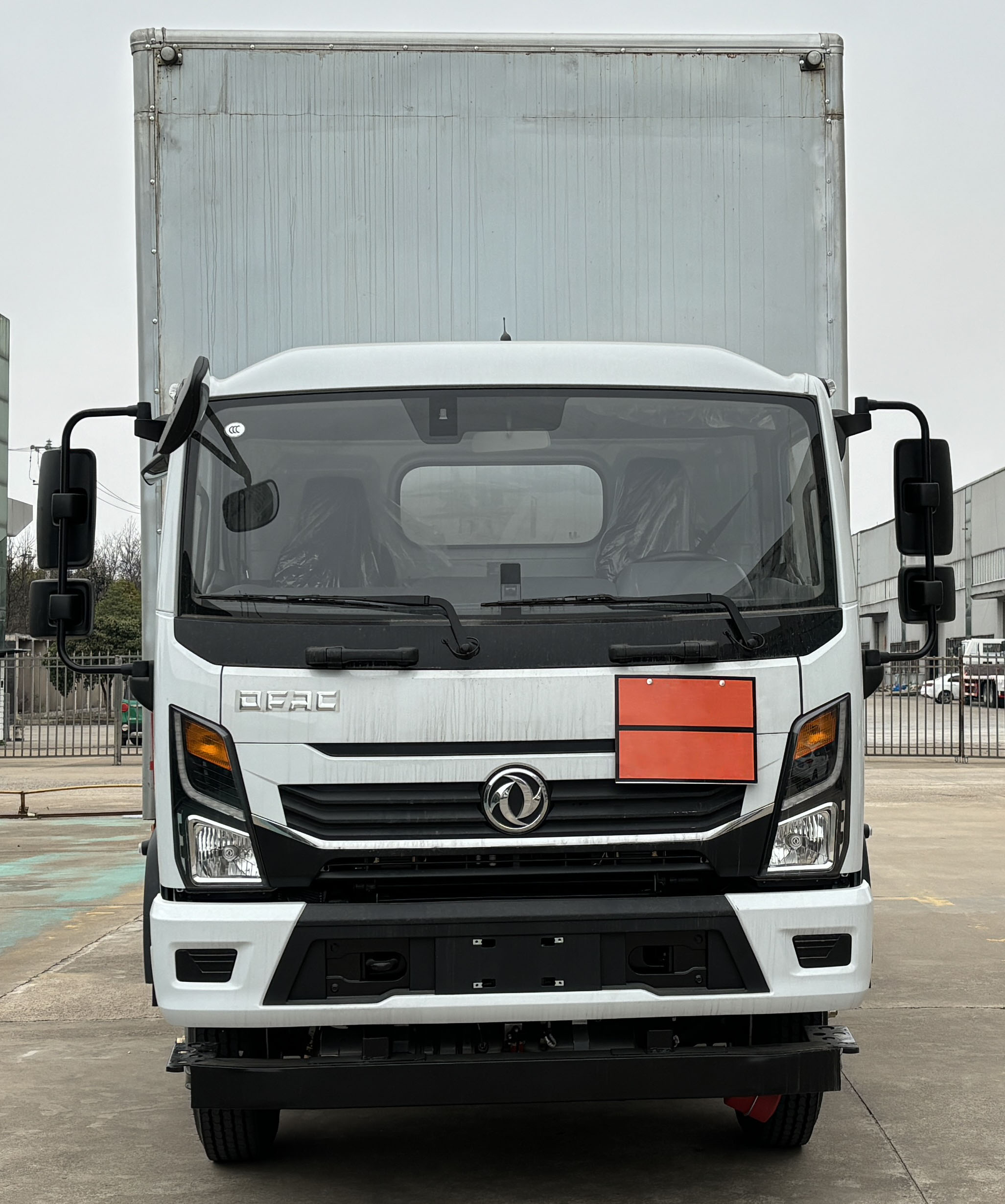 日途牌HTY5126XZWEQ6雜項(xiàng)危險(xiǎn)物品廂式運(yùn)輸車公告圖片