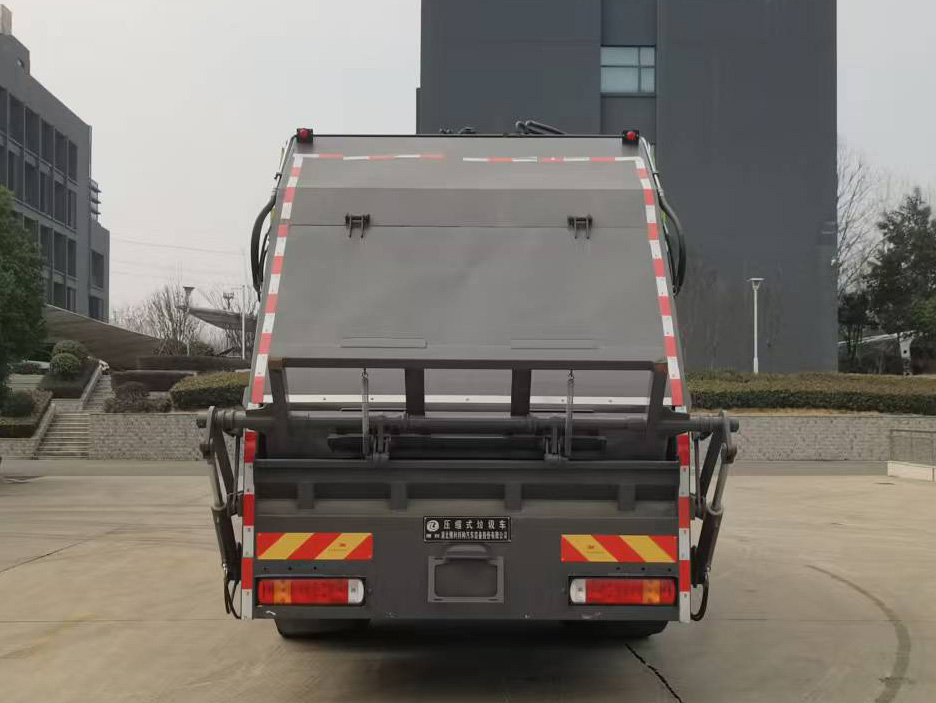 博利牌BLT5183ZYSZ6WL壓縮式垃圾車(chē)公告圖片