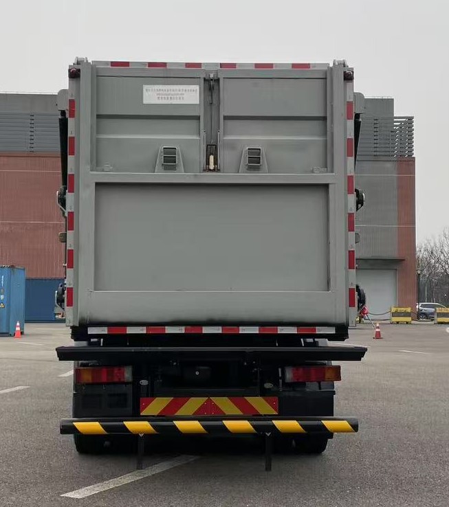 帕力安牌XDQ5320ZXLFCEV07燃料電池廂式垃圾車公告圖片