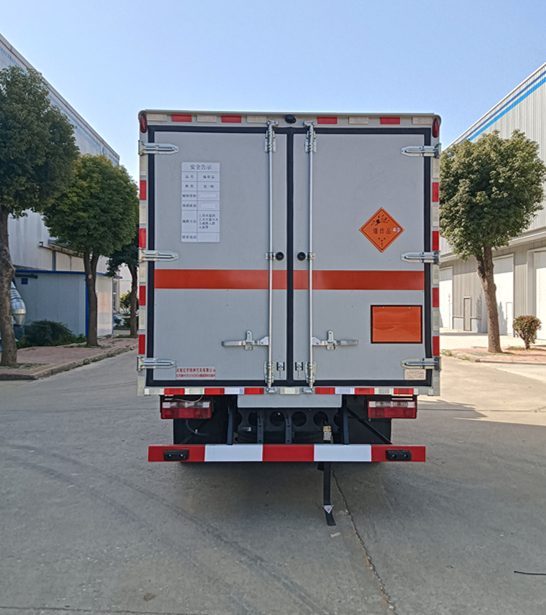 紅宇牌HYZ5121XQYCA爆破器材運輸車公告圖片