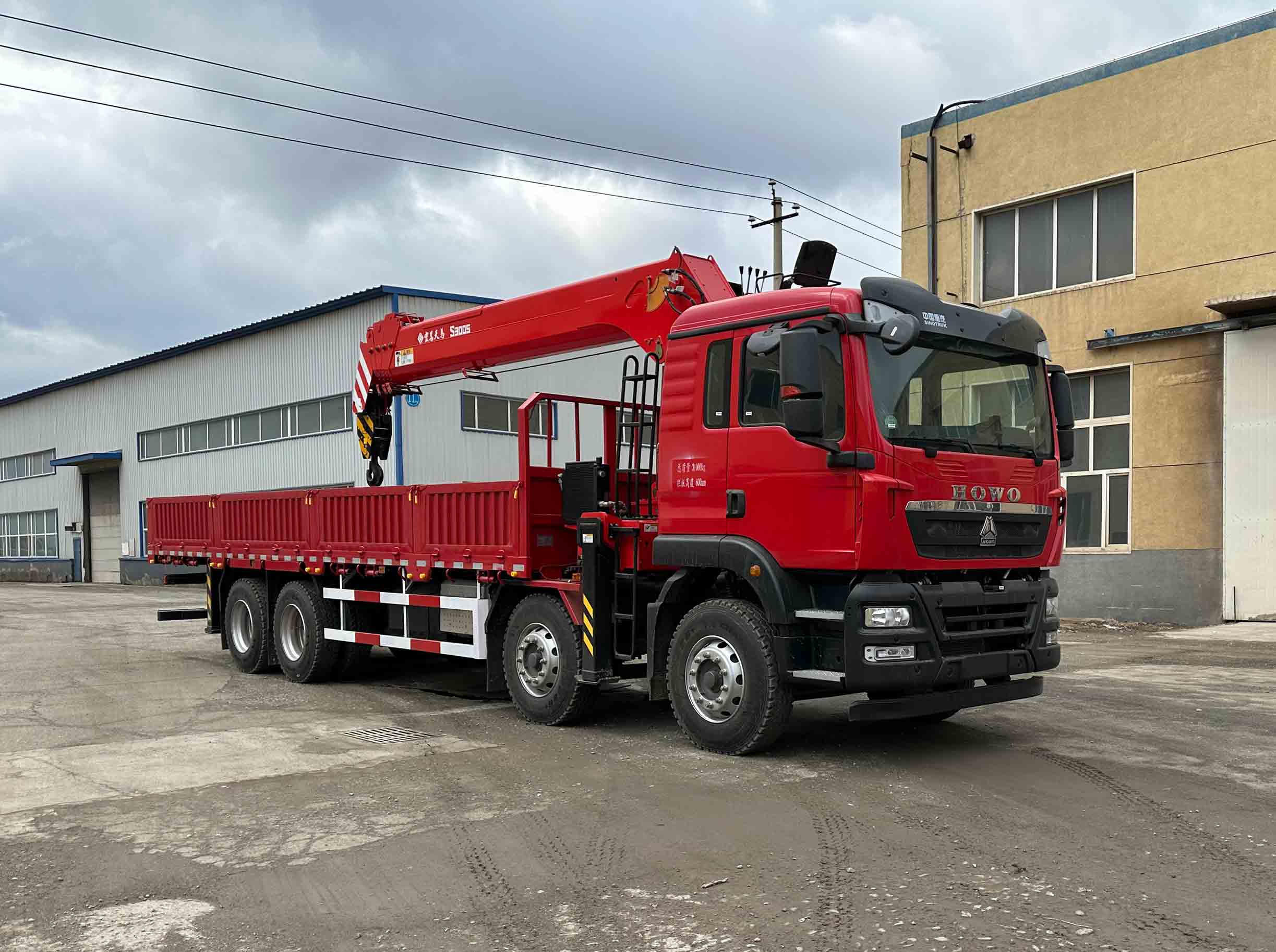 華威馳樂牌SGZ5311JSQZZ6T5隨車起重運輸車公告圖片