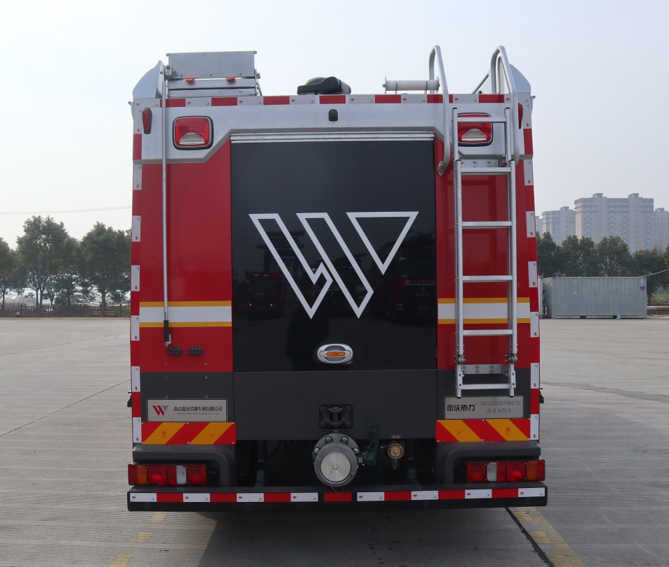 雷沃協(xié)力牌LWX5192GXFPM80/S2泡沫消防車公告圖片