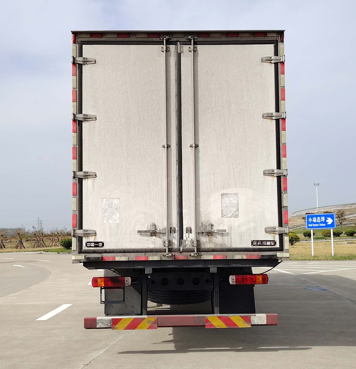 解放牌CA5180XLCP28L5BEVA80純電動(dòng)冷藏車公告圖片