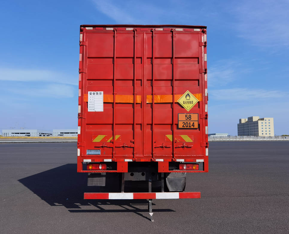 東駒牌LDW5183XYW6D氧化性物品廂式運(yùn)輸車公告圖片