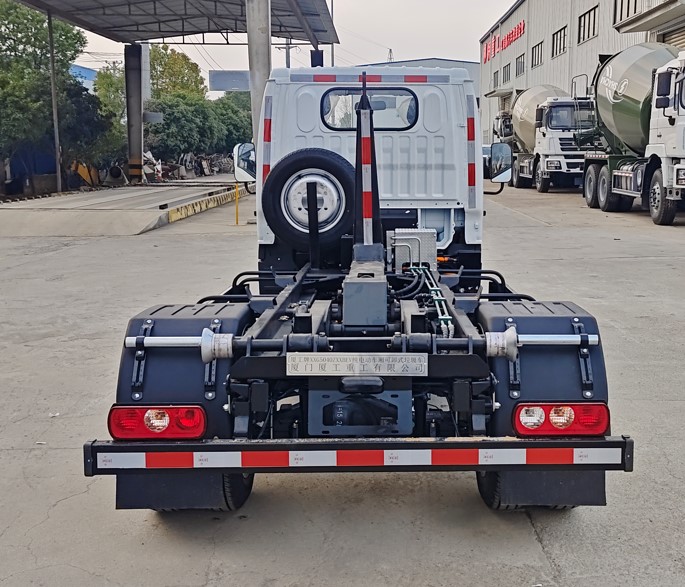 廈工牌XXG5040ZXXBEV純電動(dòng)車廂可卸式垃圾車公告圖片