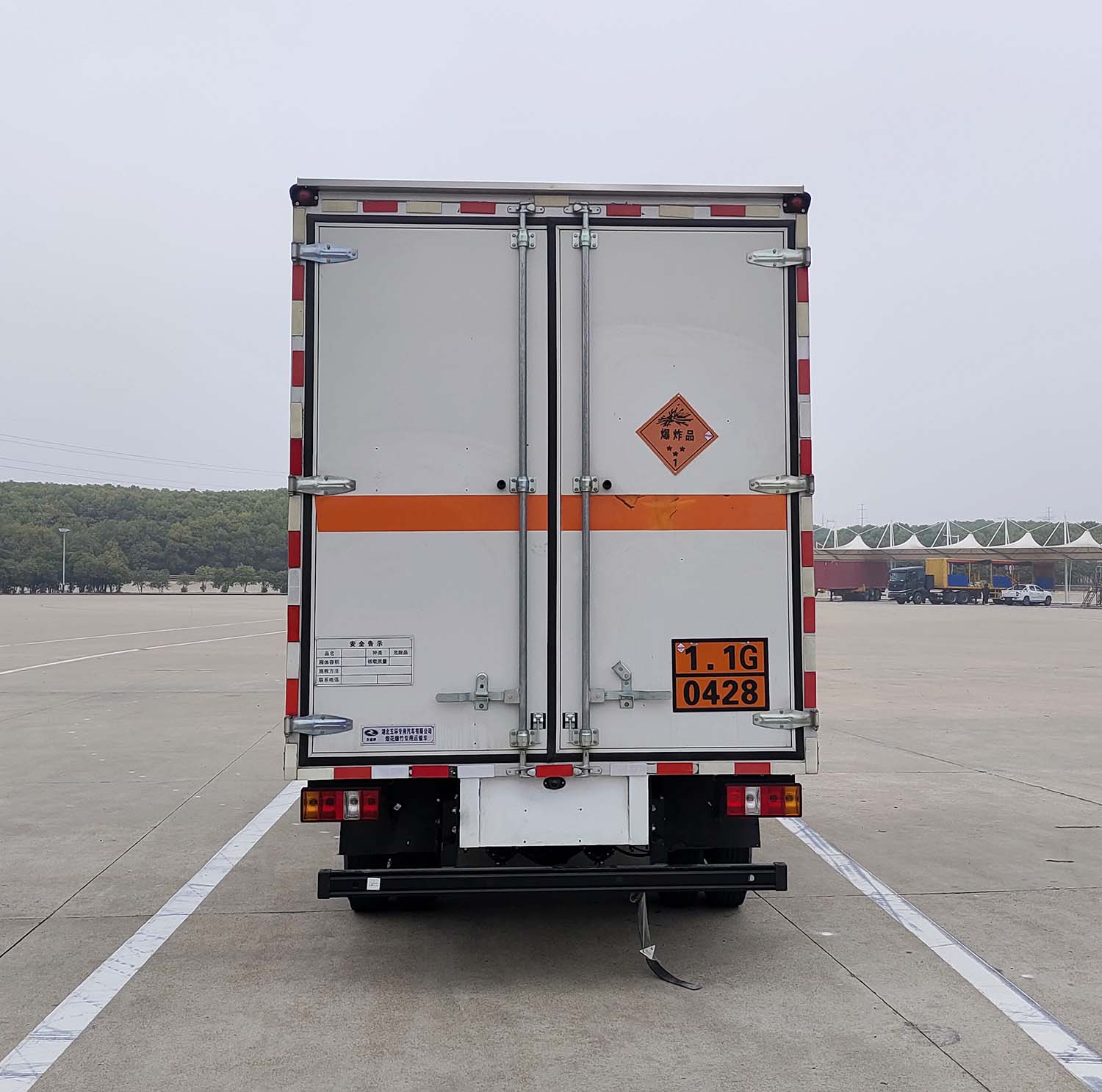 華通牌HCQ5044XYNJX6ZH煙花爆竹專用運(yùn)輸車公告圖片