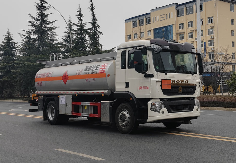 專威牌HTW5180GJYZC6加油車公告圖片