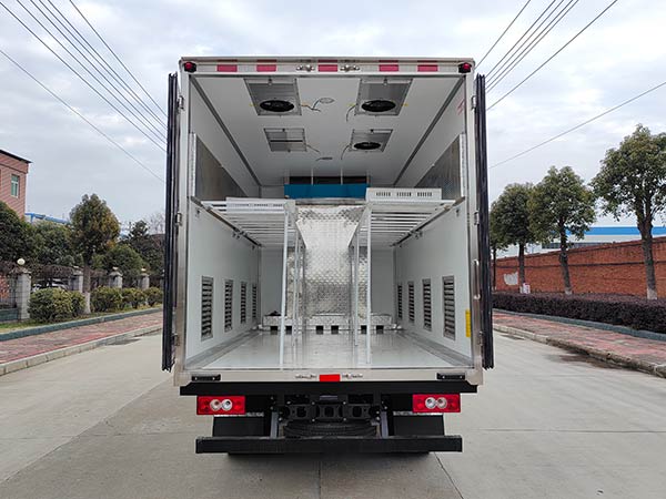 程力威牌CLW5041XCQBXZ雛禽運(yùn)輸車(chē)公告圖片