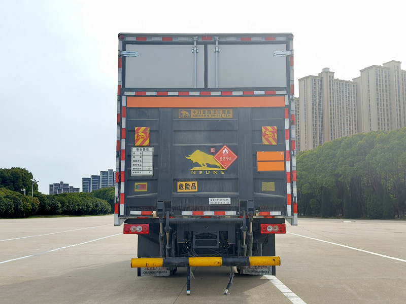 楚勝牌CSC5126XRQB6易燃?xì)怏w廂式運(yùn)輸車(chē)公告圖片
