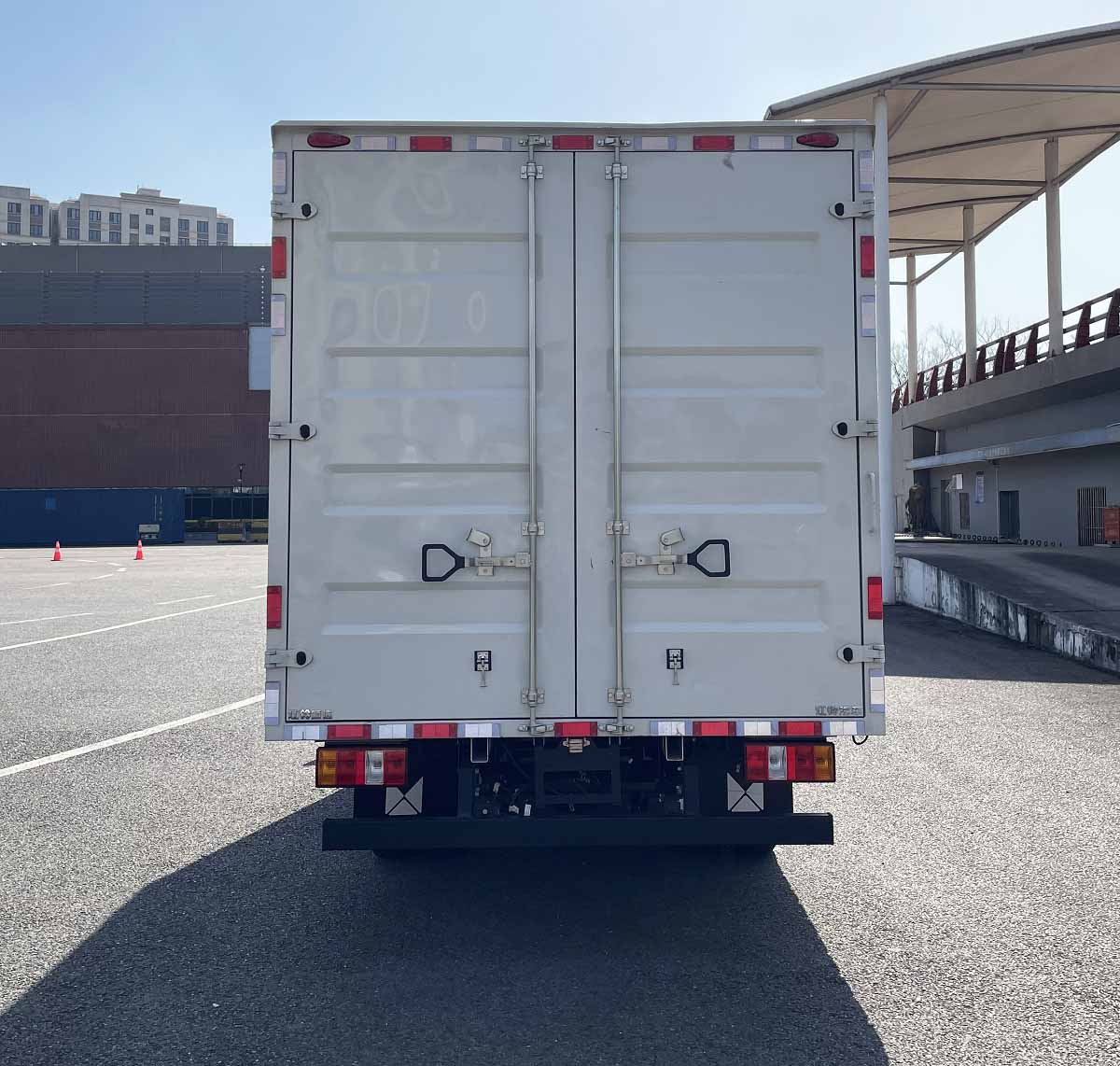 江鈴牌JX5041XXYTCQ26廂式貨車公告圖片