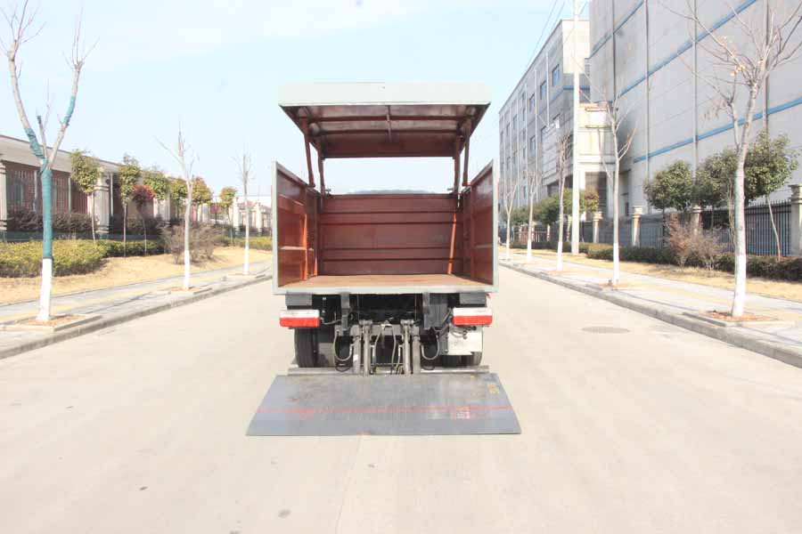 縱昂牌CLT5041XTYEQBEV純電動密閉式桶裝垃圾車公告圖片