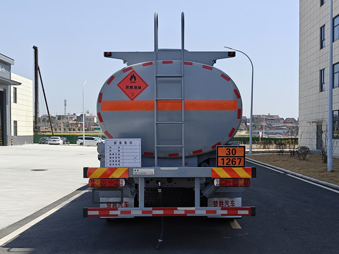 楚勝牌CSC5267GRYZ6易燃液體罐式運輸車公告圖片