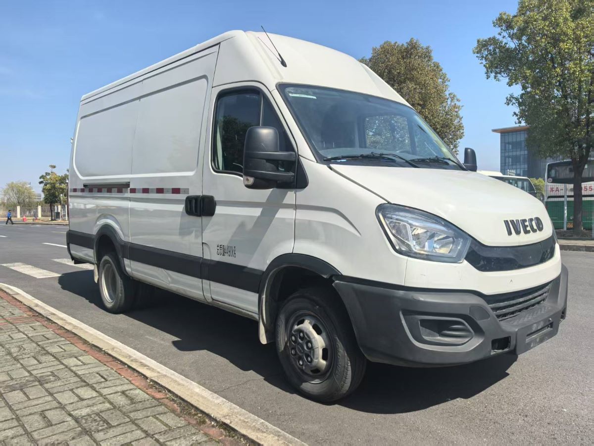依維柯牌NJ5040XXYEFBEVA純電動(dòng)廂式貨車公告圖片