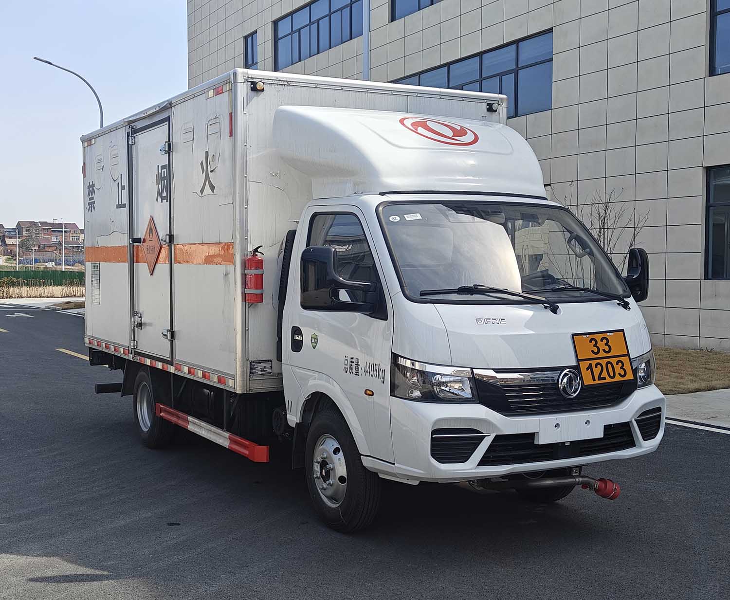 專威牌HTW5040XRYEQ6易燃液體廂式運(yùn)輸車公告圖片