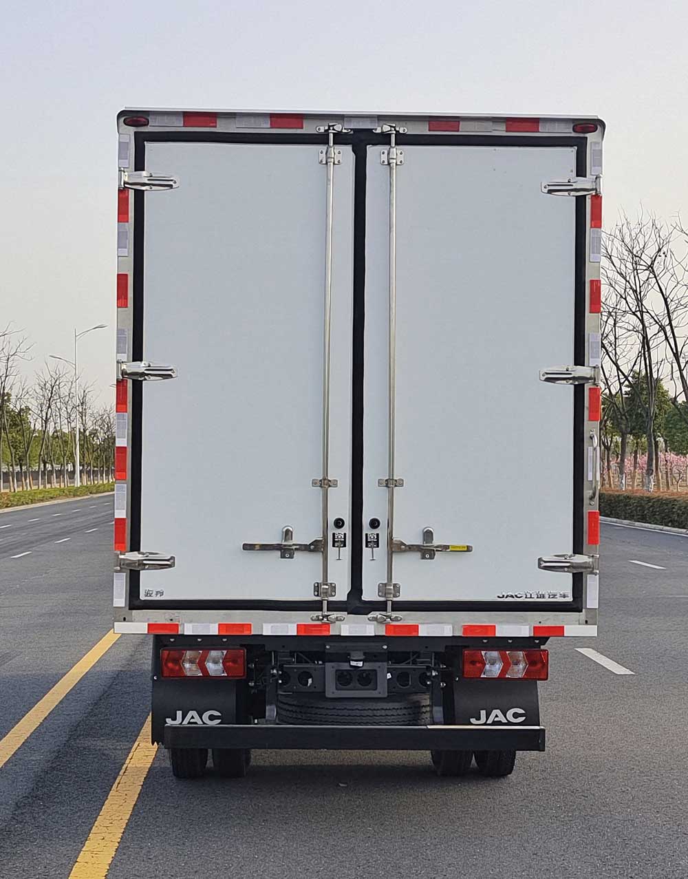 江淮牌HFC5041XLCB33K1C7S冷藏車(chē)公告圖片