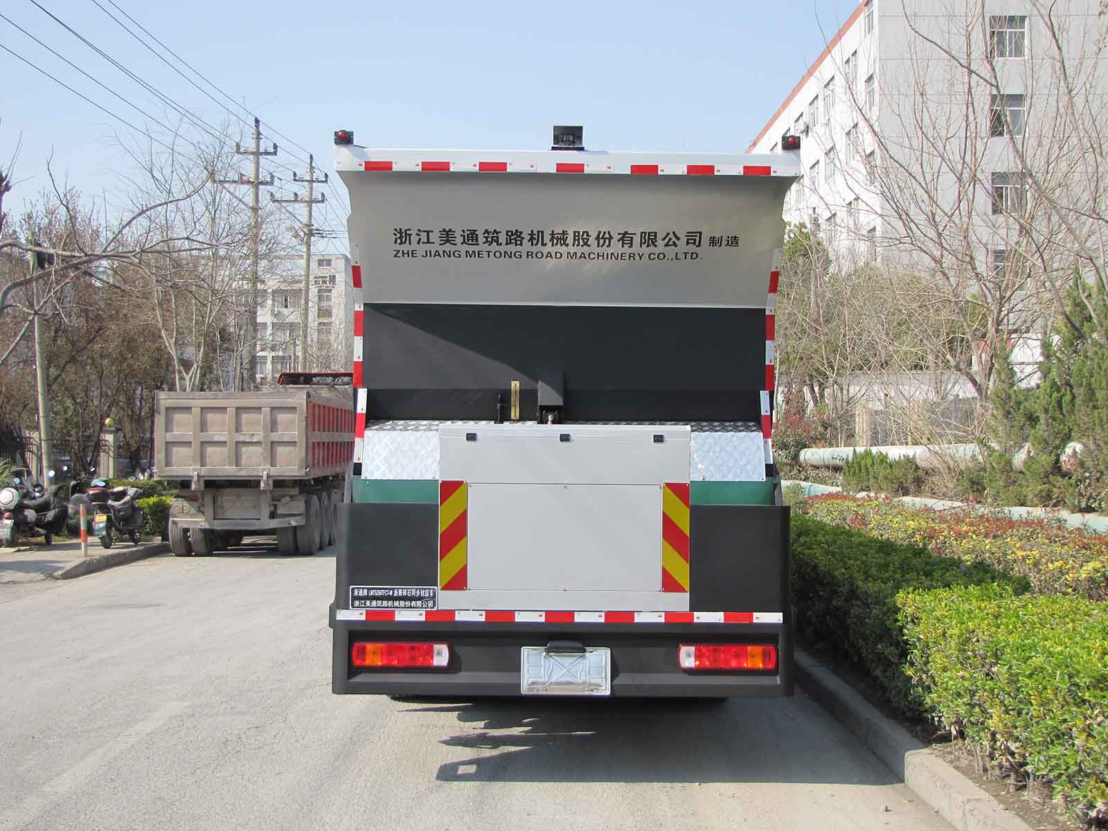 浙通牌LMT5256TFCT-W瀝青碎石同步封層車公告圖片