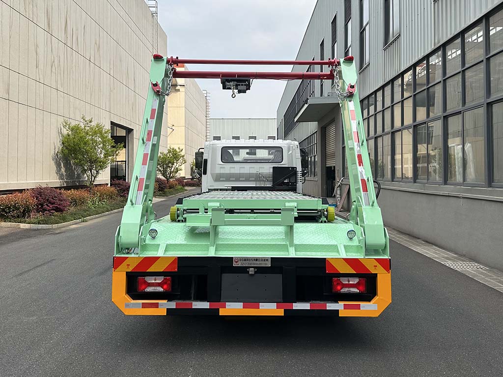 中汽牌ZQZ5121ZBSBEVSH純電動(dòng)擺臂式垃圾車公告圖片