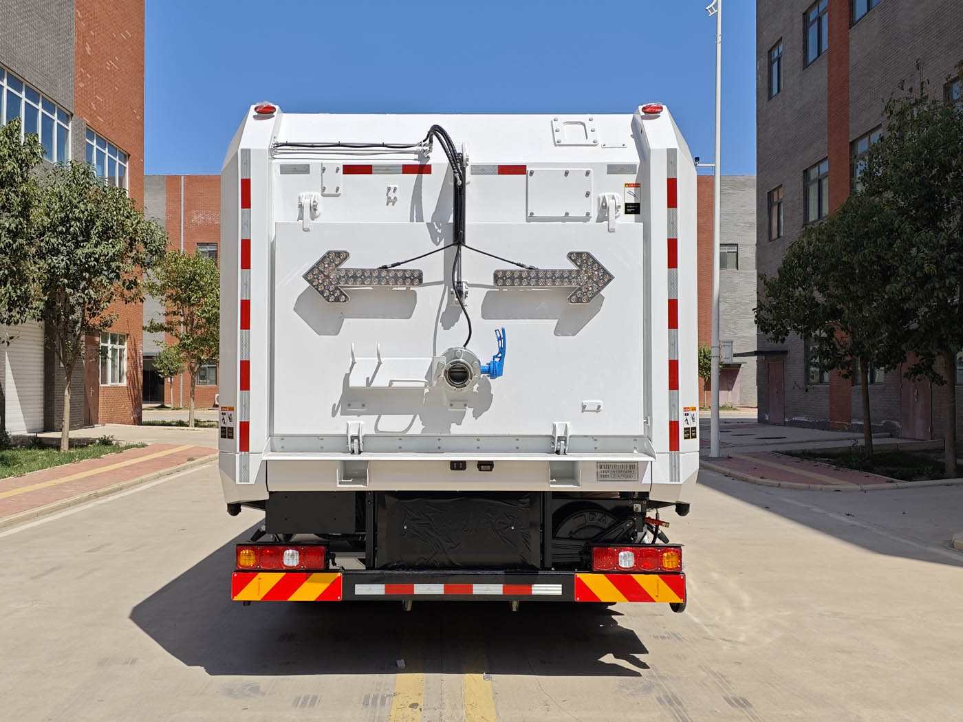 德尊牌SZZ5180TWQXBEV1純電動道路污染清除車公告圖片