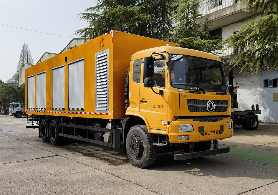 東風(fēng)牌DFZ5250GQXSZ6D下水道疏通清洗車