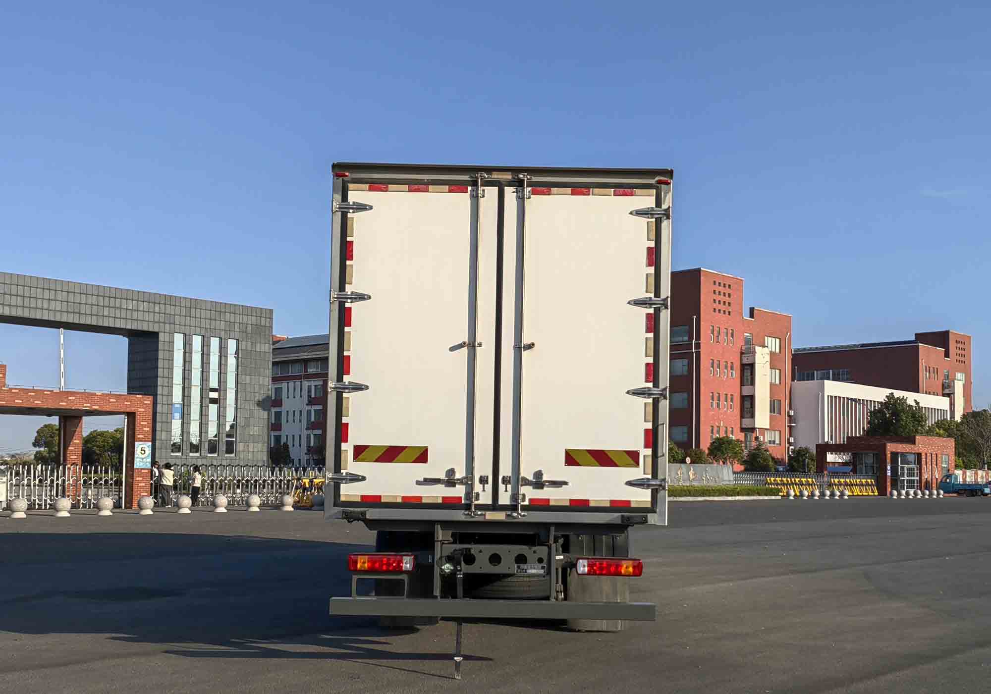 豪沃牌ZZ5267XLCN56CGF1LK冷藏車公告圖片