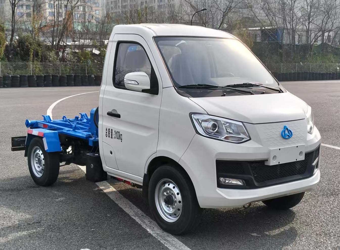 山花牌JHA5031ZXXSCBBEV純電動車廂可卸式垃圾車公告圖片