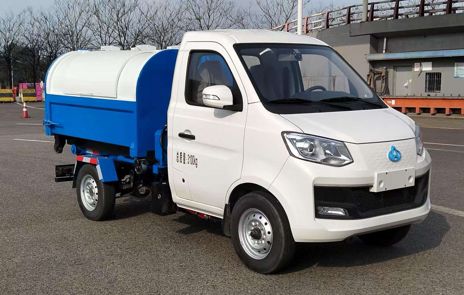 山花牌JHA5031ZXXSCBBEV純電動車廂可卸式垃圾車公告圖片