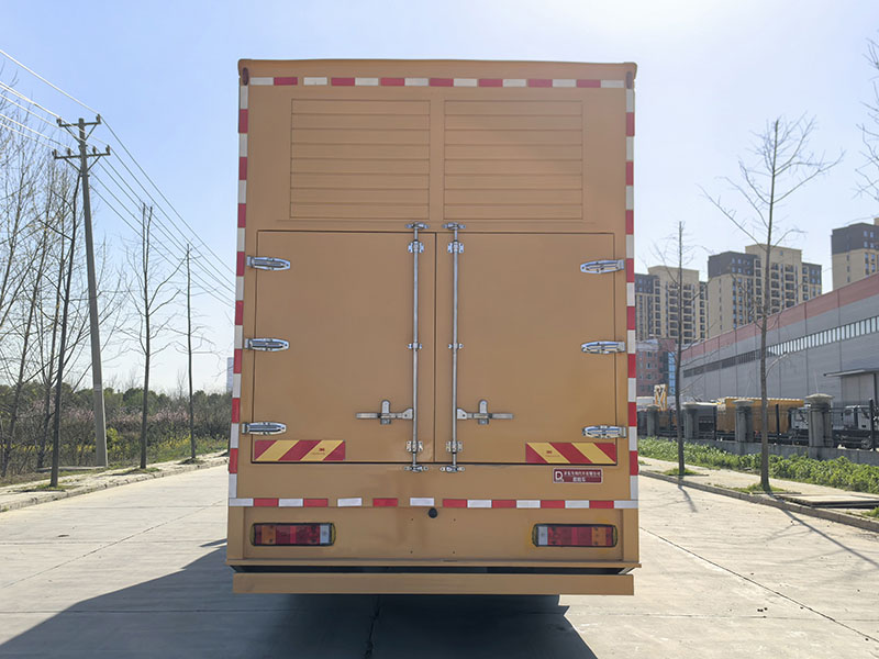 齊東方牌CLD5181XXHSS6救險(xiǎn)車公告圖片