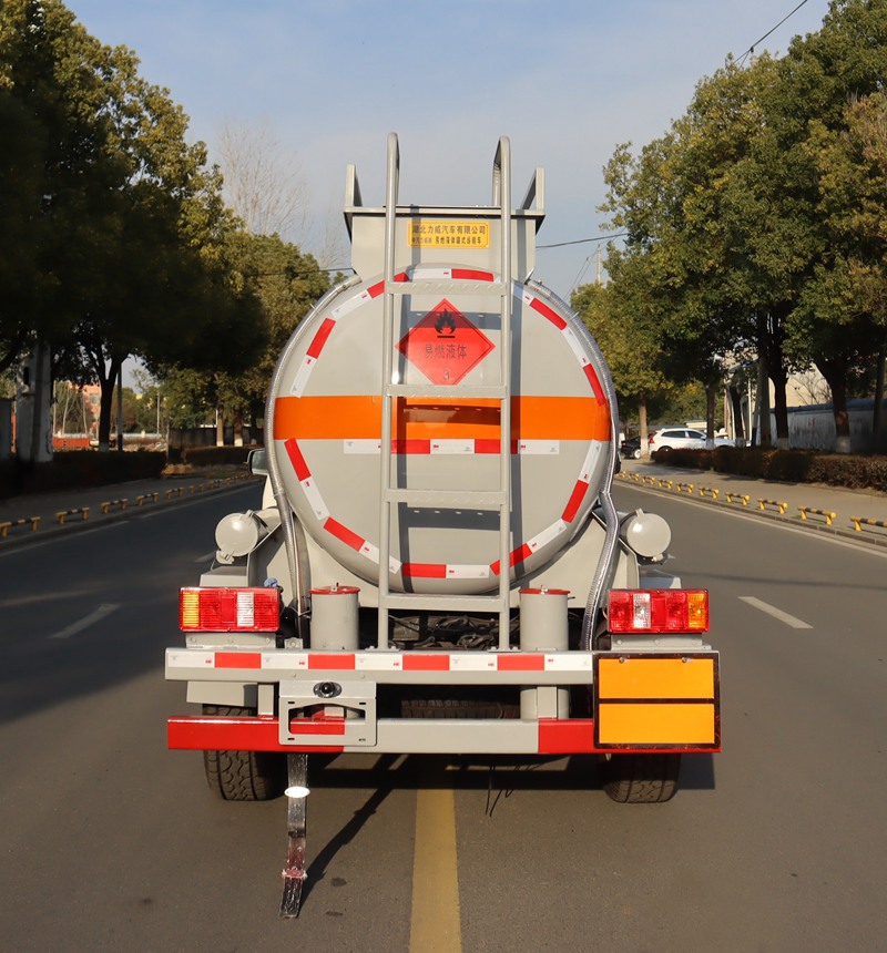 中汽力威牌HLW5040GRYBJ6易燃液體罐式運(yùn)輸車公告圖片