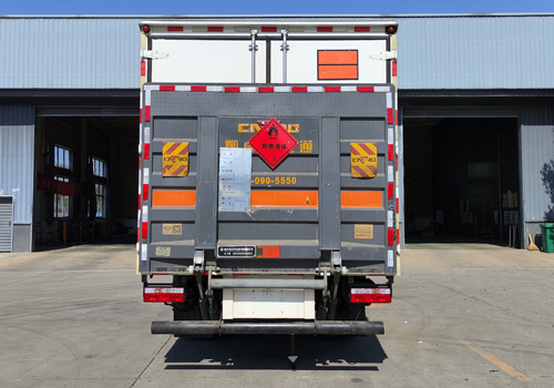 專力牌ZLC5125XRYE6易燃液體廂式運(yùn)輸車公告圖片