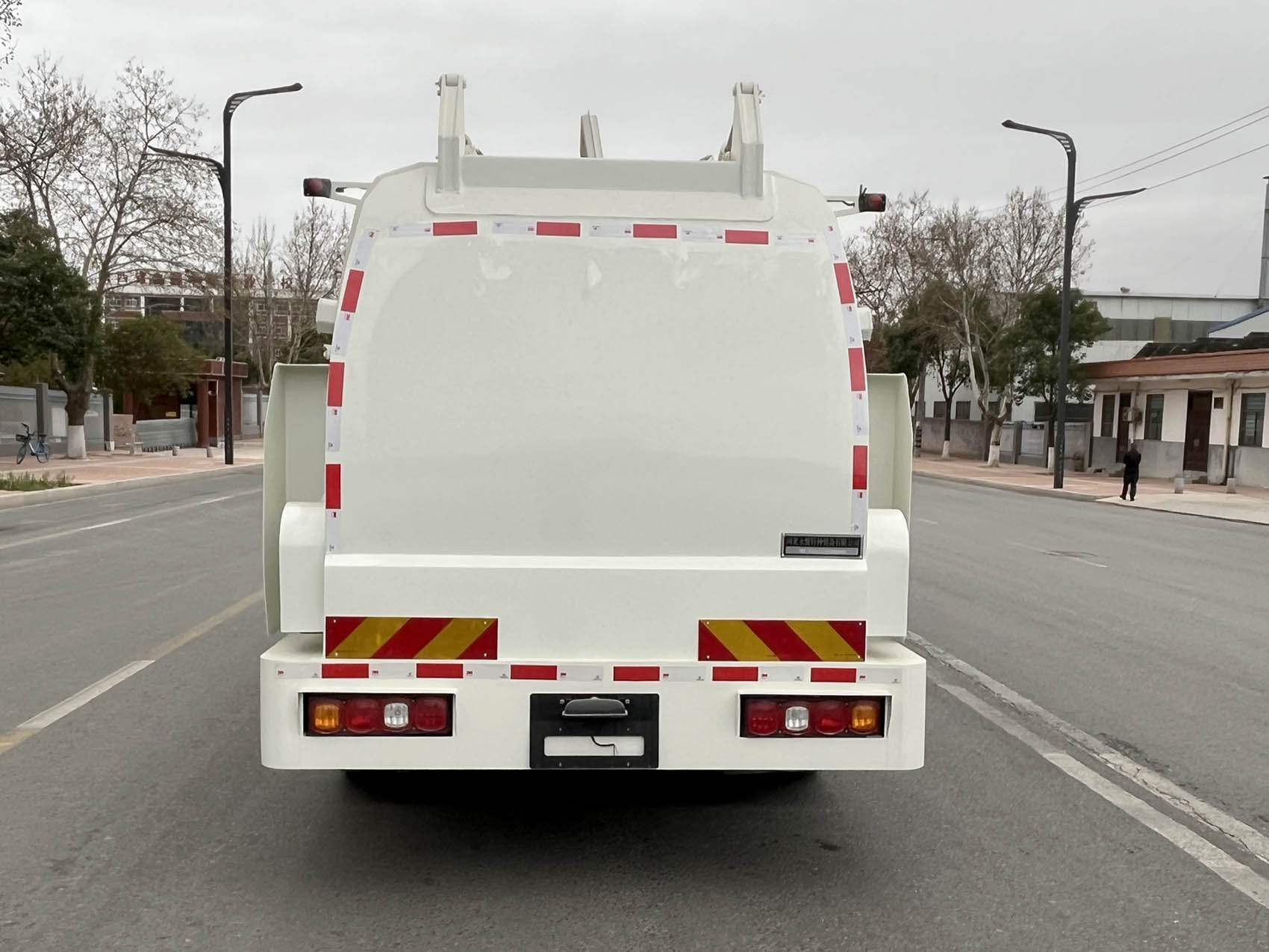 永惟牌HYW5120TCASQBEV純電動(dòng)餐廚垃圾車(chē)公告圖片