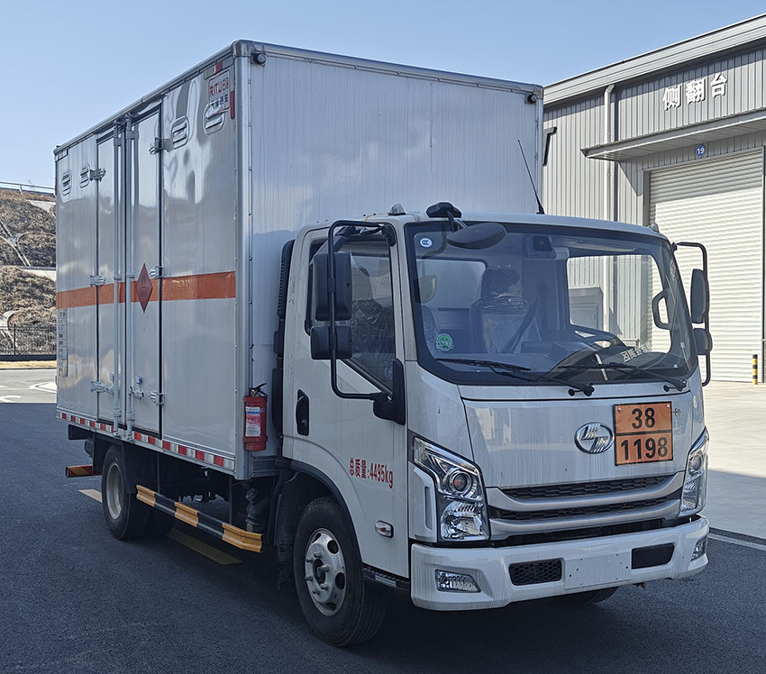 日途牌HTY5044XRYSH6易燃液體廂式運(yùn)輸車公告圖片