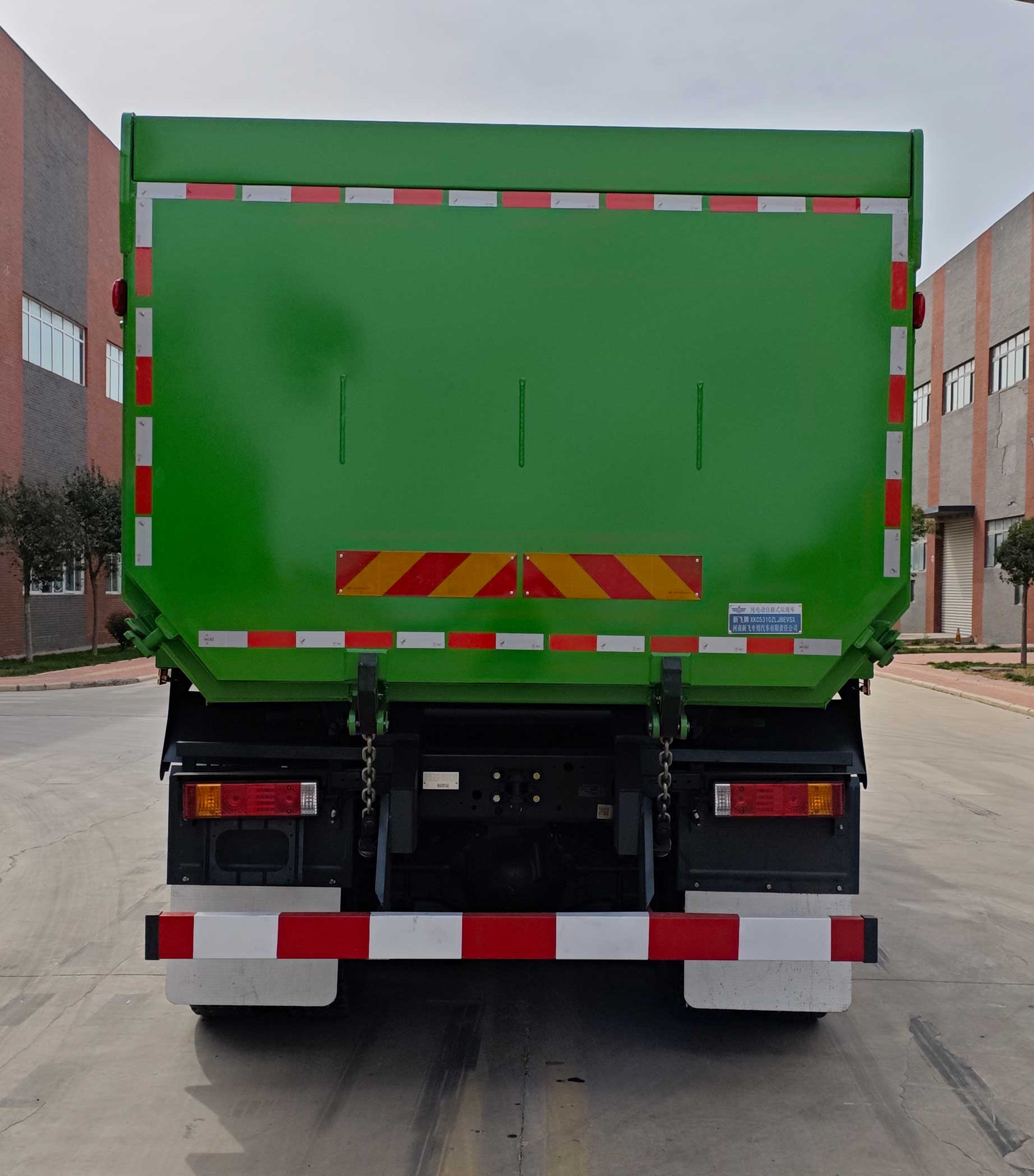 新飛牌XKC5310ZLJBEVSX純電動(dòng)自卸式垃圾車(chē)公告圖片