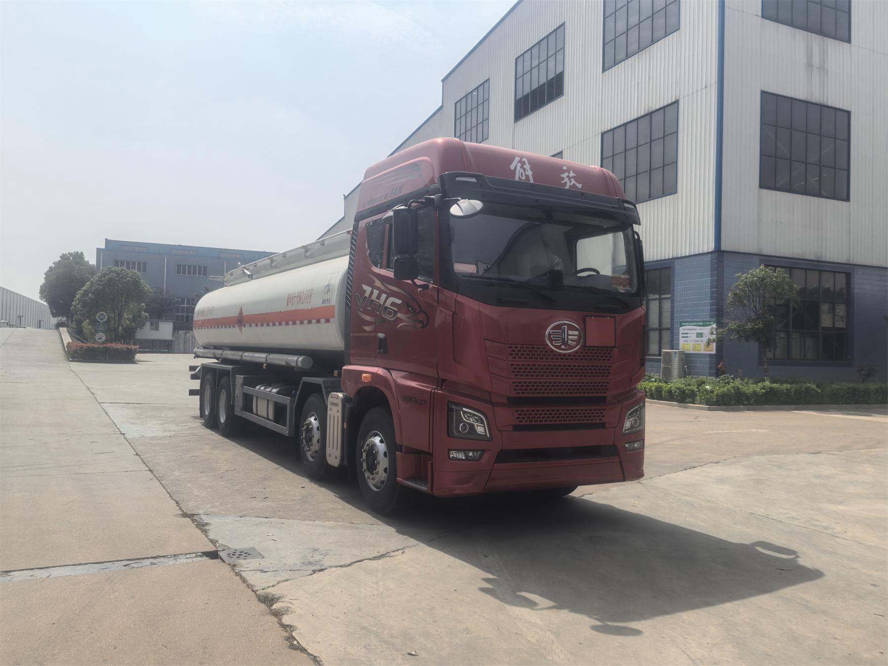 QXC5320GRYC6QA型易燃液體罐式運輸車圖片