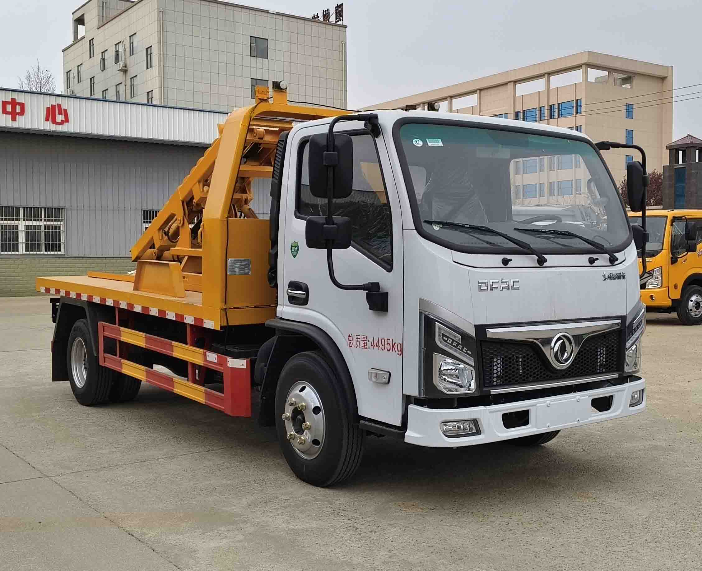 斯太隆牌HZH5040TQXE6LH護(hù)欄搶修車公告圖片