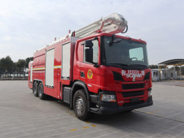 举高喷射消防车